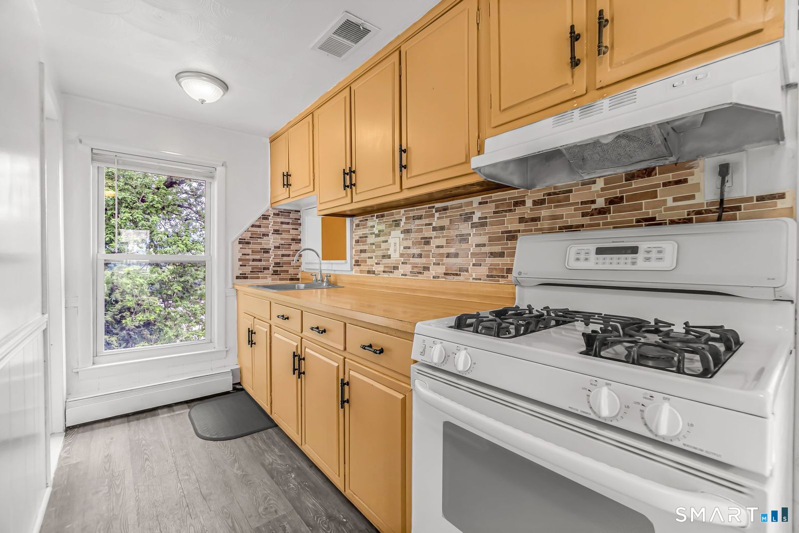 Property Photo:  89 Division Street 2  CT 06401 