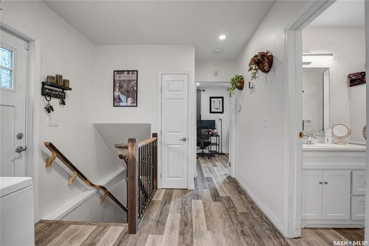 Property Photo:  2524 Kelvin Avenue  SK S7J 0T7 