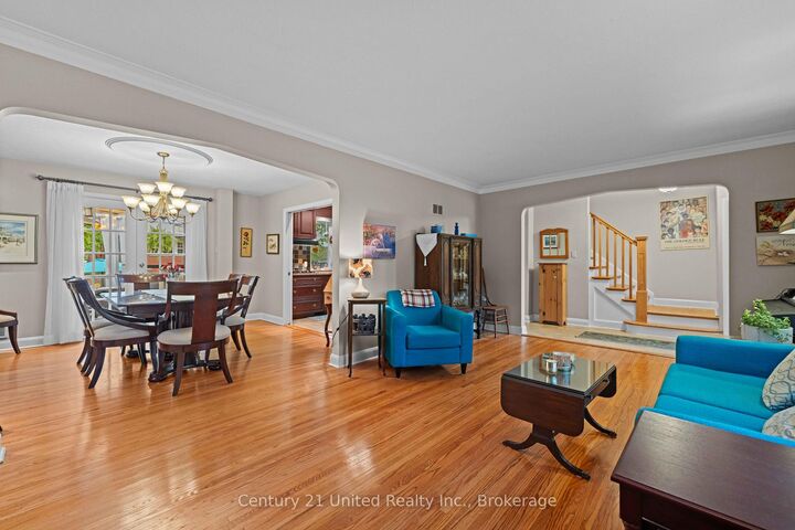 Property Photo:  516 Hunter Street W  ON K9H 2N1 