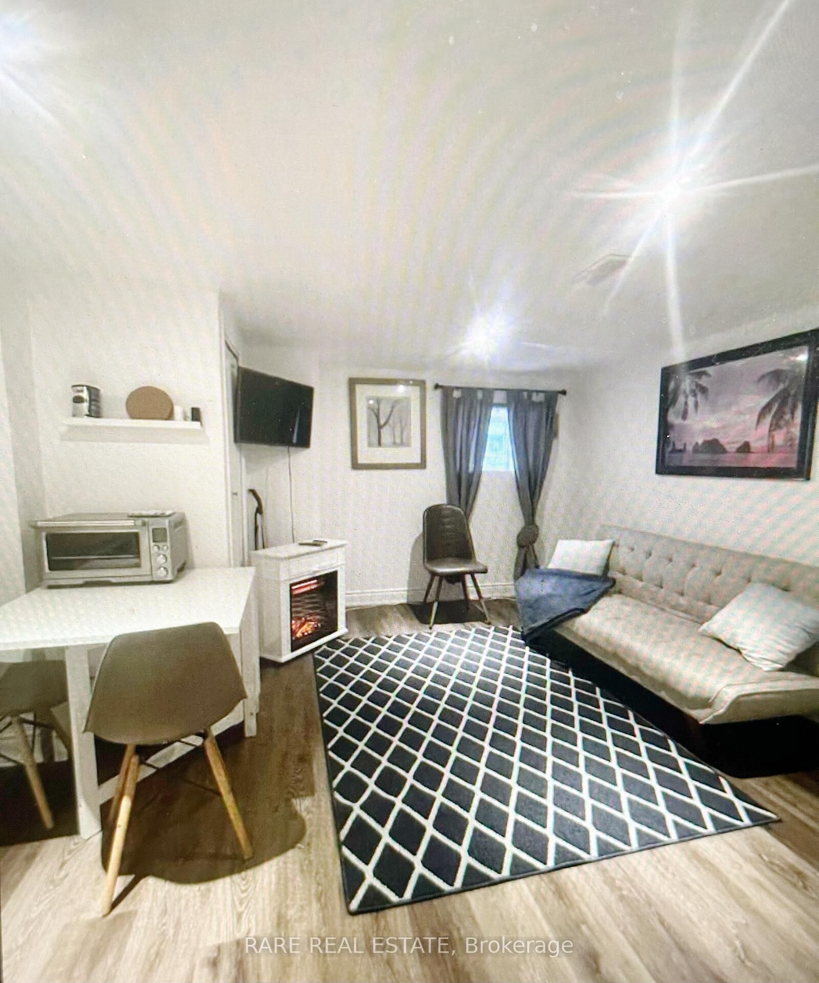 Property Photo:  17 Leslie Anne Drive Lower  ON L9Z 2N6 