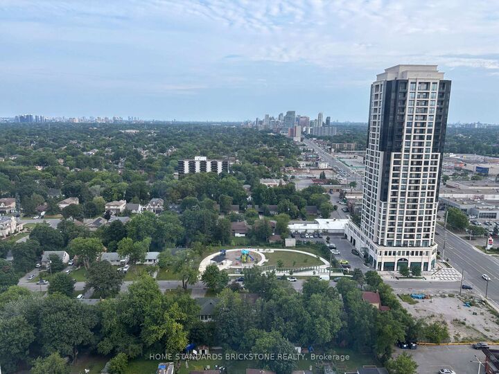Property Photo:  7165 Yonge Street Ph 108  ON L3T 0C9 
