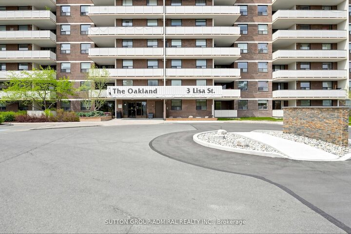 Property Photo: 3 Lisa Street 910 ON L6T 4A2