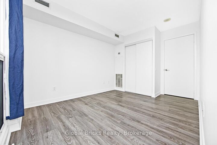 Property Photo:  29 Singer Court 911  ON M2K 0B3 