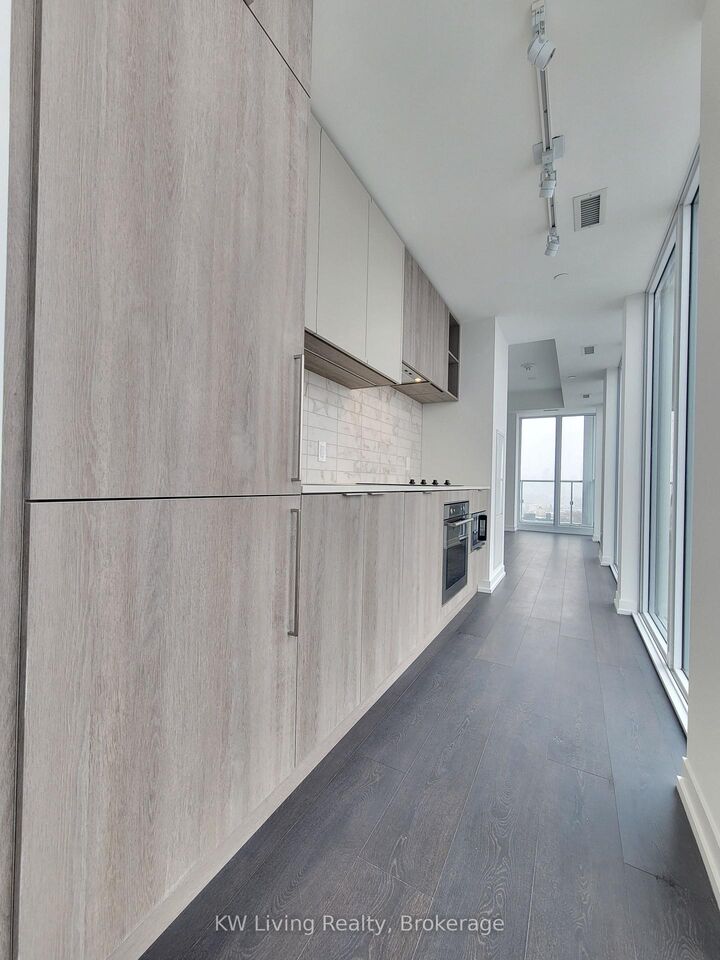 Property Photo:  2020 Bathurst Street 1920  ON M5P 0A6 