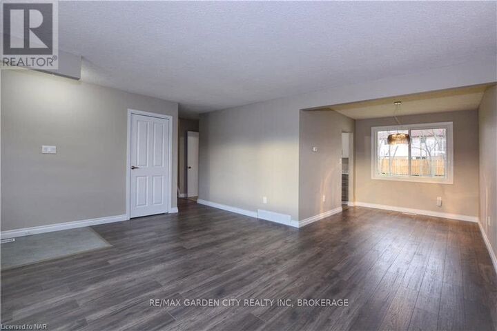 Property Photo:  49 Bendingroad Crescent -Main Unit (2 Floors)  ON L2N 5R4 
