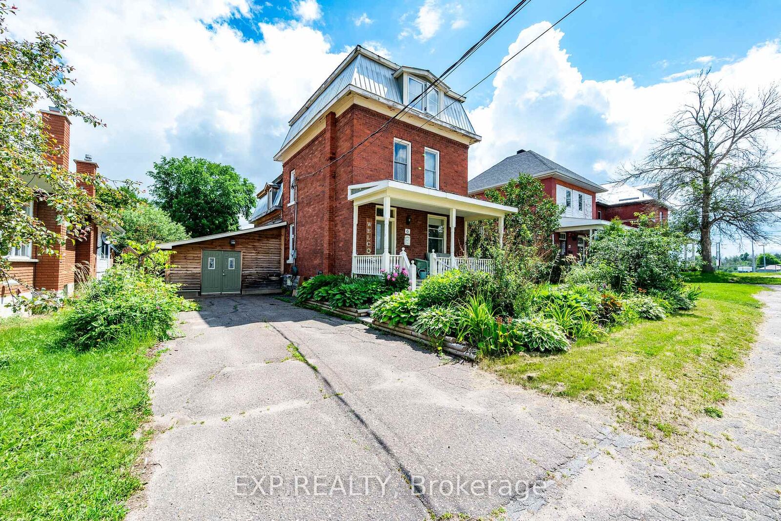 Property Photo: 6 Crawford Street ON K0J 1K0