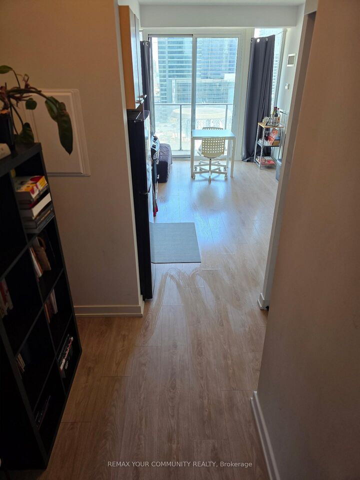 Property Photo:  126 Simcoe Street 1809  ON M5H 4E6 