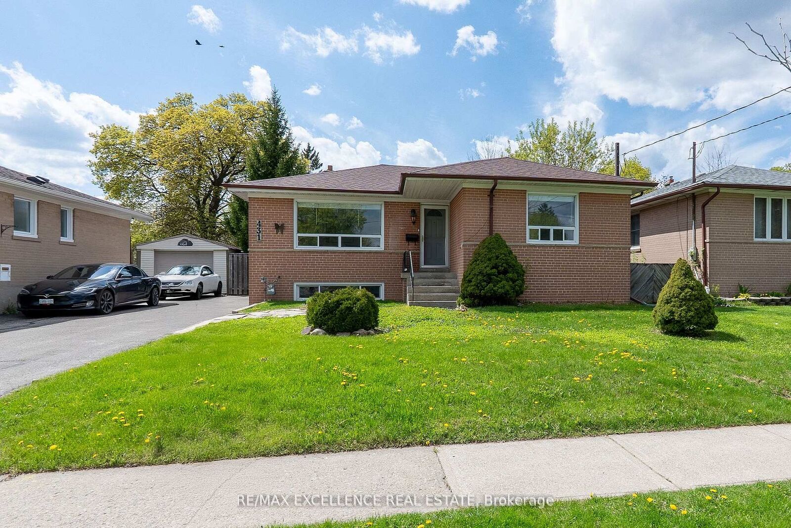 Property Photo: 431 Delrex Boulevard ON L7G 4J1