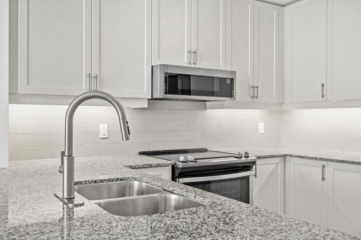 Property Photo: 1050 Main Street 718 ON L9T 9M3