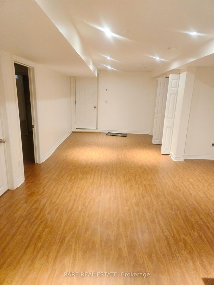 Property Photo:  4594 Bismark Crescent  ON L5R 1J8 