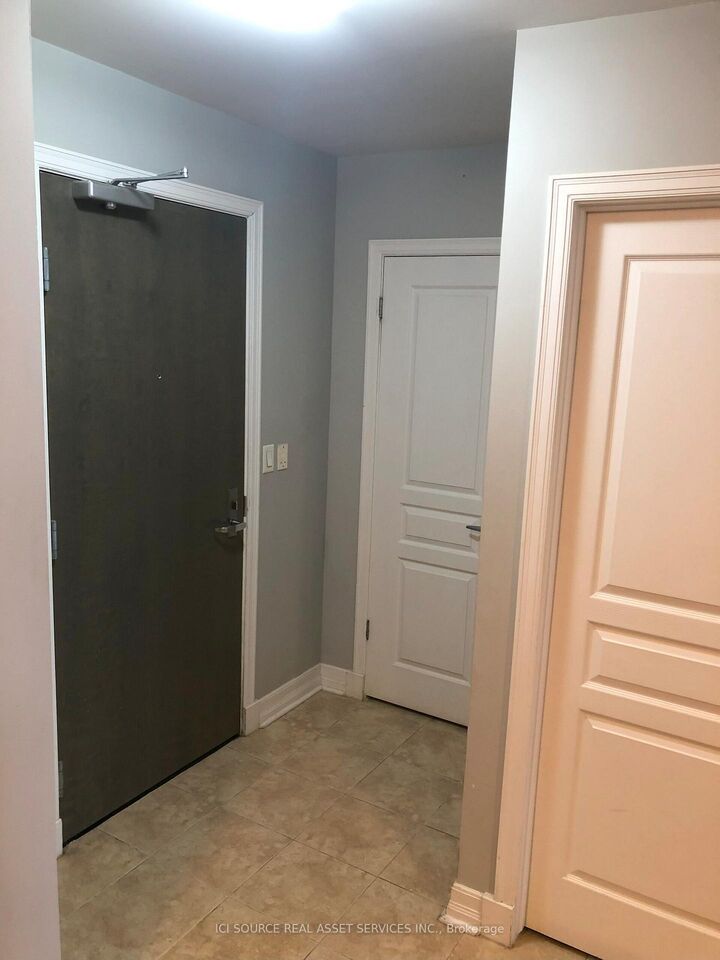 Property Photo:  200 Besserer Street 1210  ON K1N 0A7 