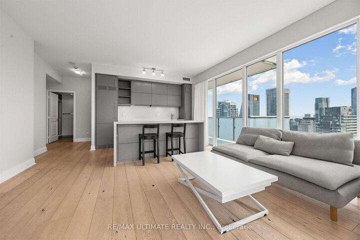 Property Photo:  1080 Bay Street 4204  ON M5S 0A5 