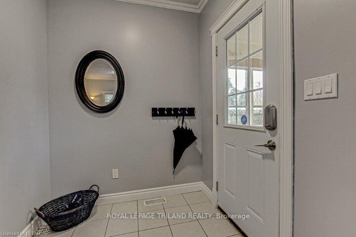 Property Photo: 256 Edinburgh Street ON N6H 1M3