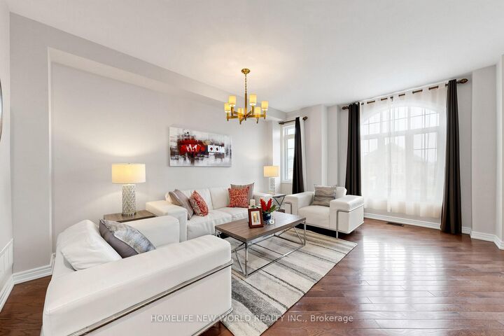 Property Photo: 208 Hunting Ridges Drive ON L4E 4K6