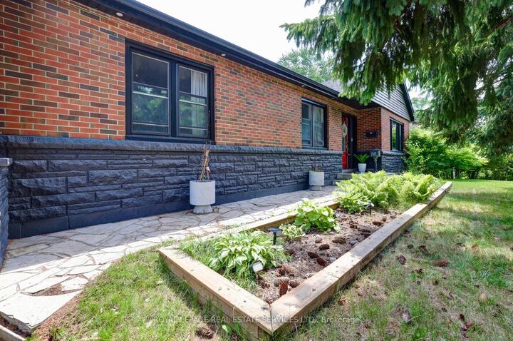 Property Photo: 1028 Cedar Avenue ON L7T 2S1