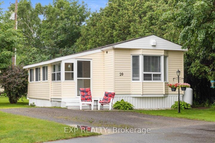 Property Photo: 20 Pinewood Avenue ON K7C 3P1