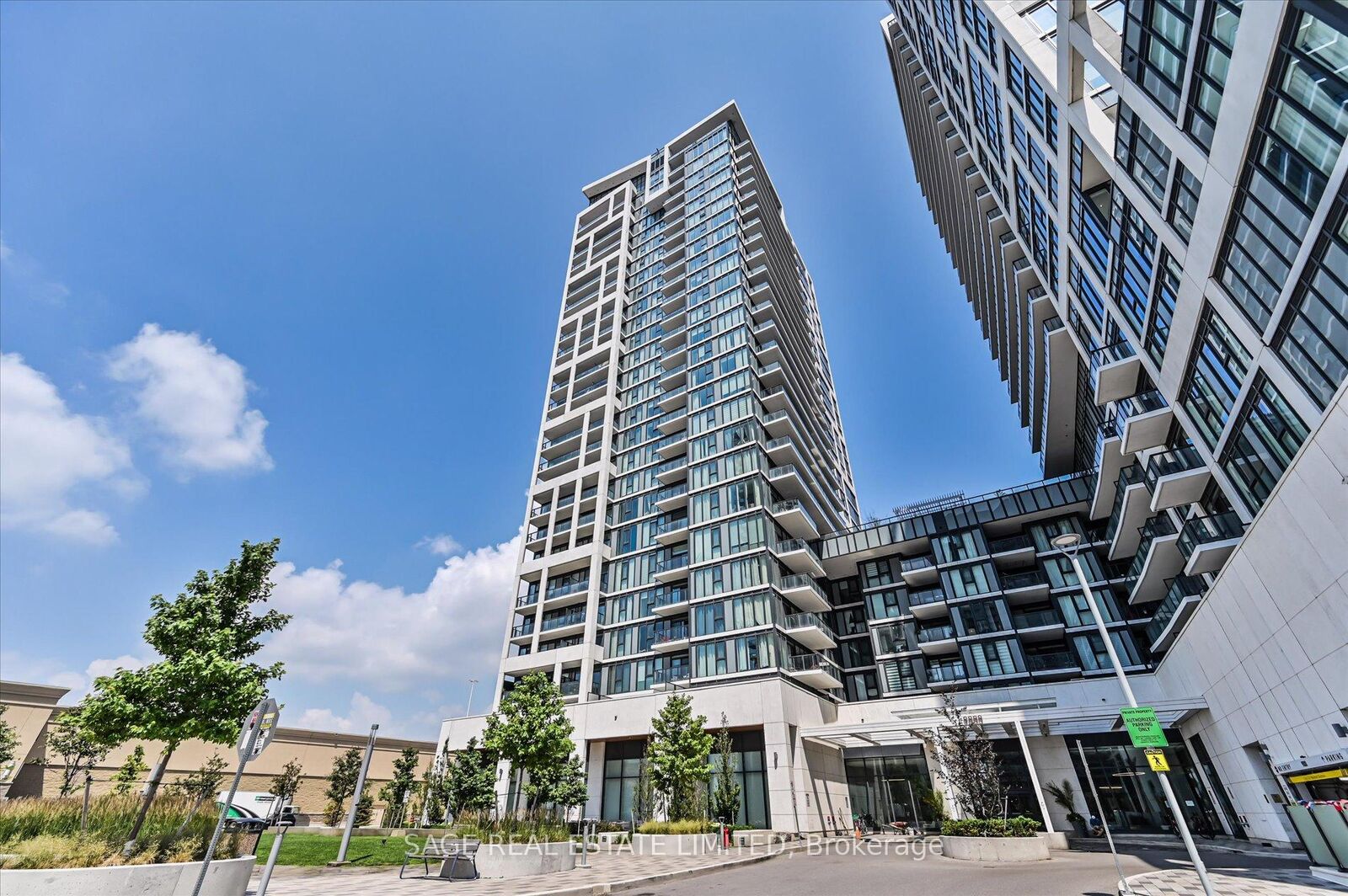 Property Photo: 9000 Jane Street 2518 ON L4K 0M6