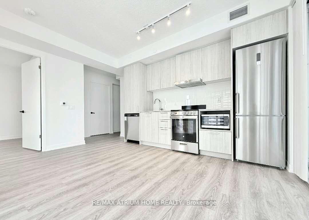Property Photo:  195 Commerce Street 3915  ON L4K 0P9 