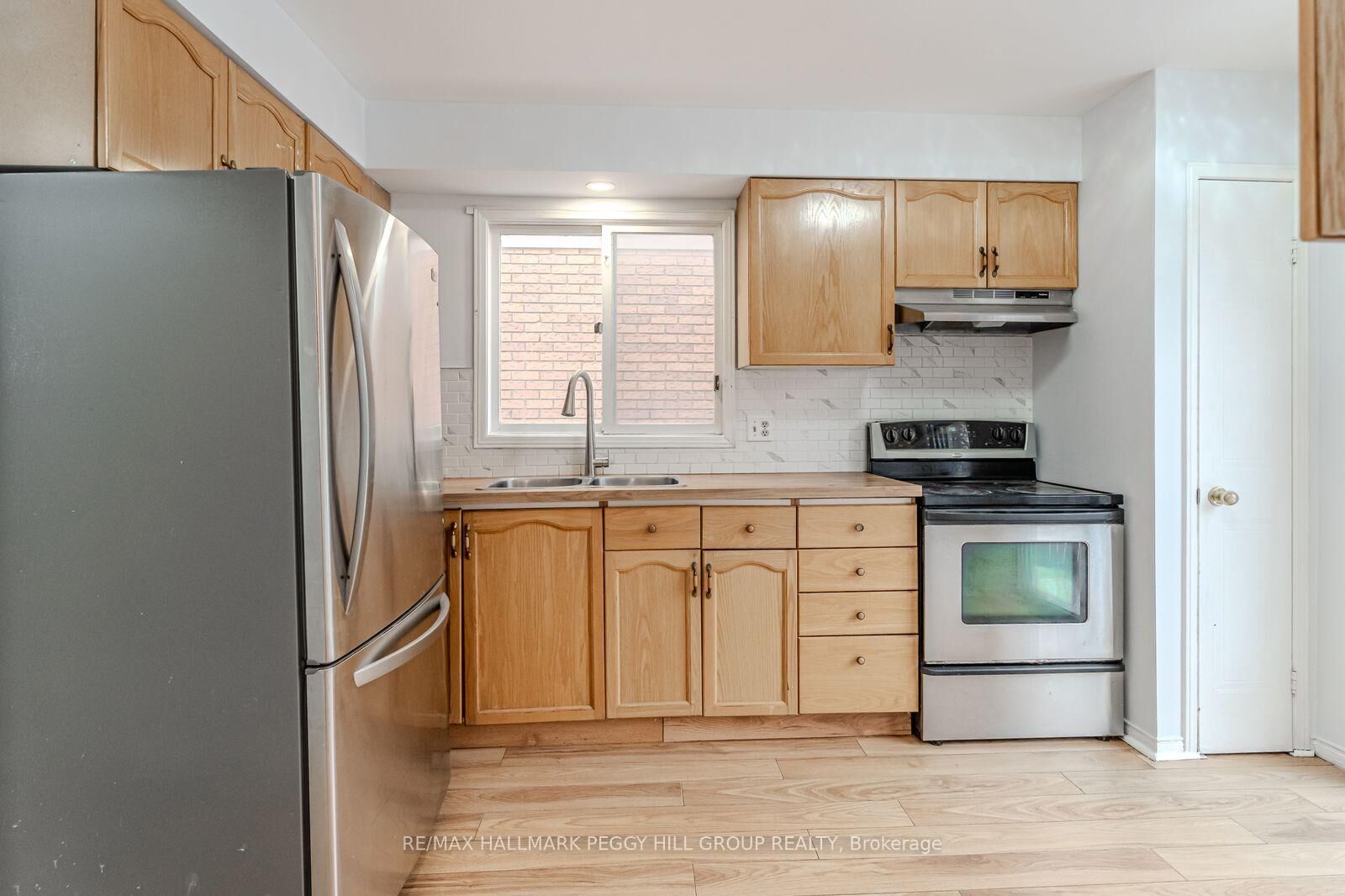 Property Photo:  111 Garden Drive  ON L4N 5T9 