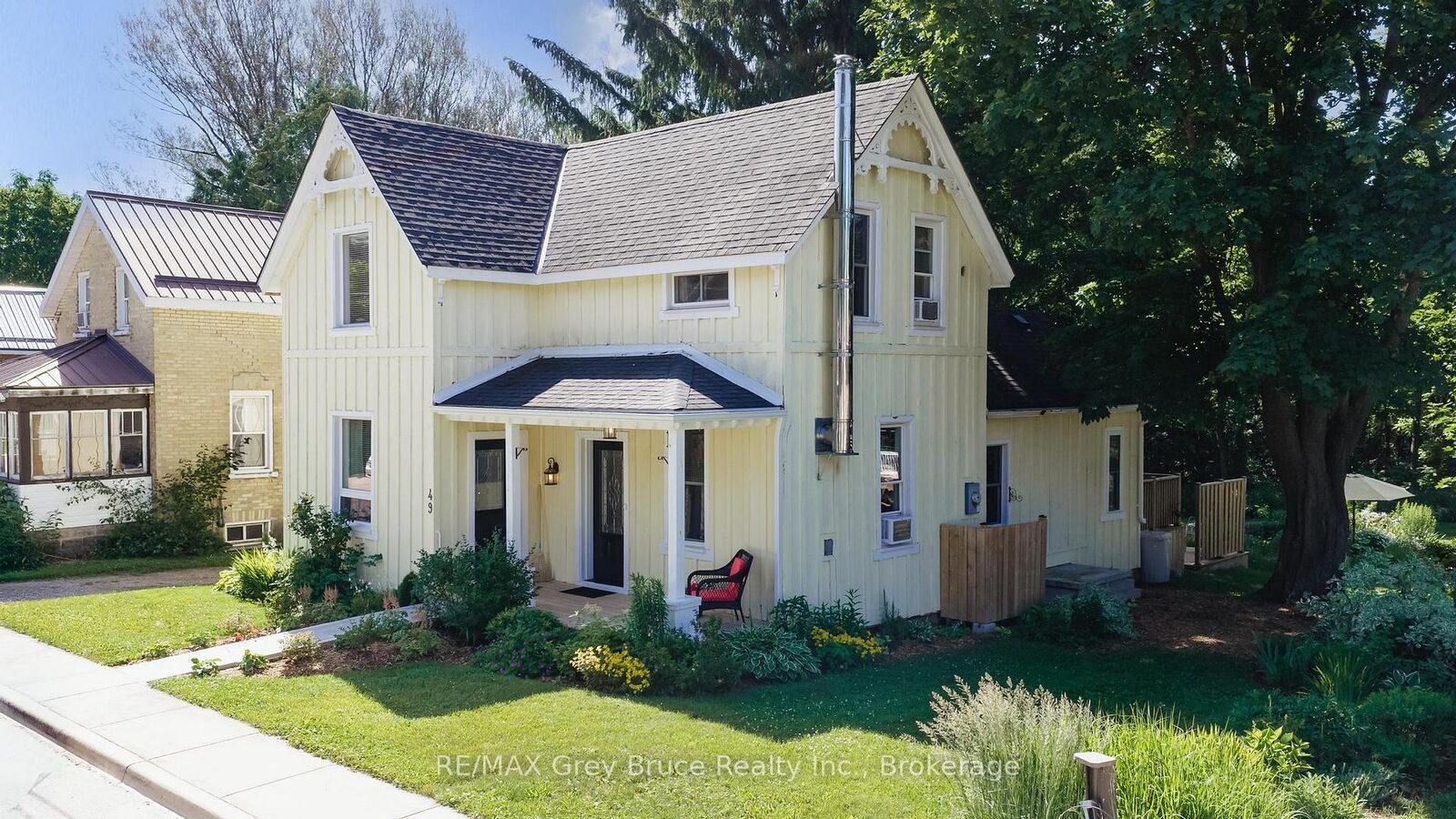 Property Photo:  49 5th Street  ON N0G 1L0 