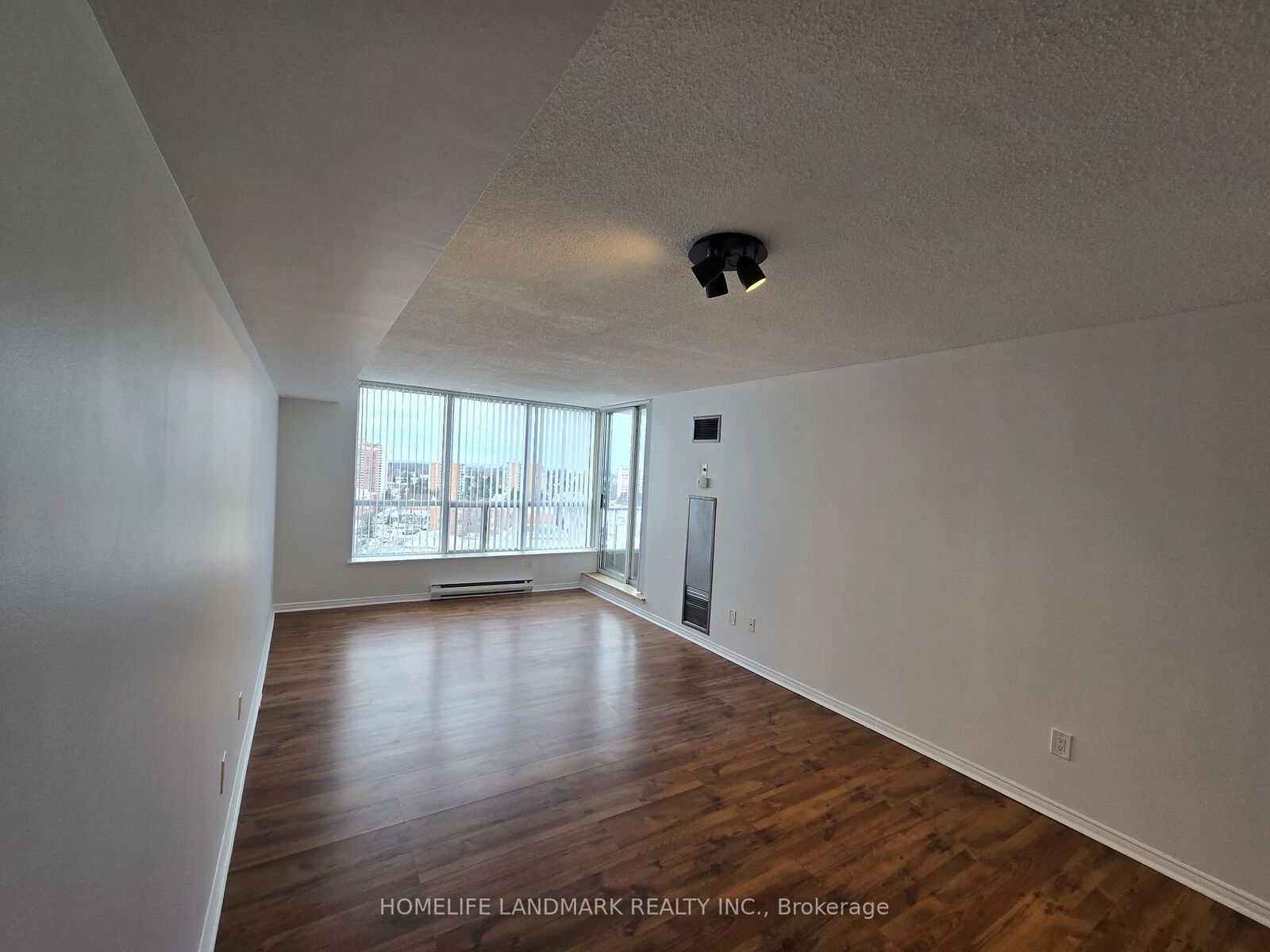 Property Photo:  410 McLevin Avenue 1811  ON M1B 5J5 