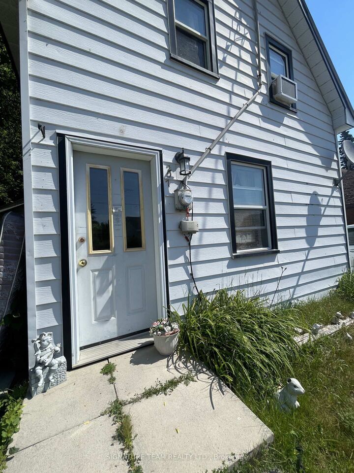 Property Photo: 207 Jane Street ON K0J 1T0