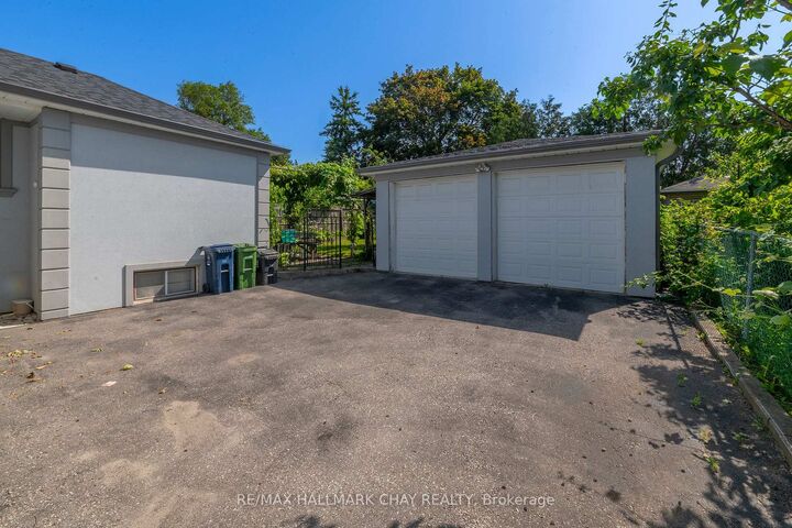 Property Photo: 23 Chappel Hill Road ON M3M 1M1