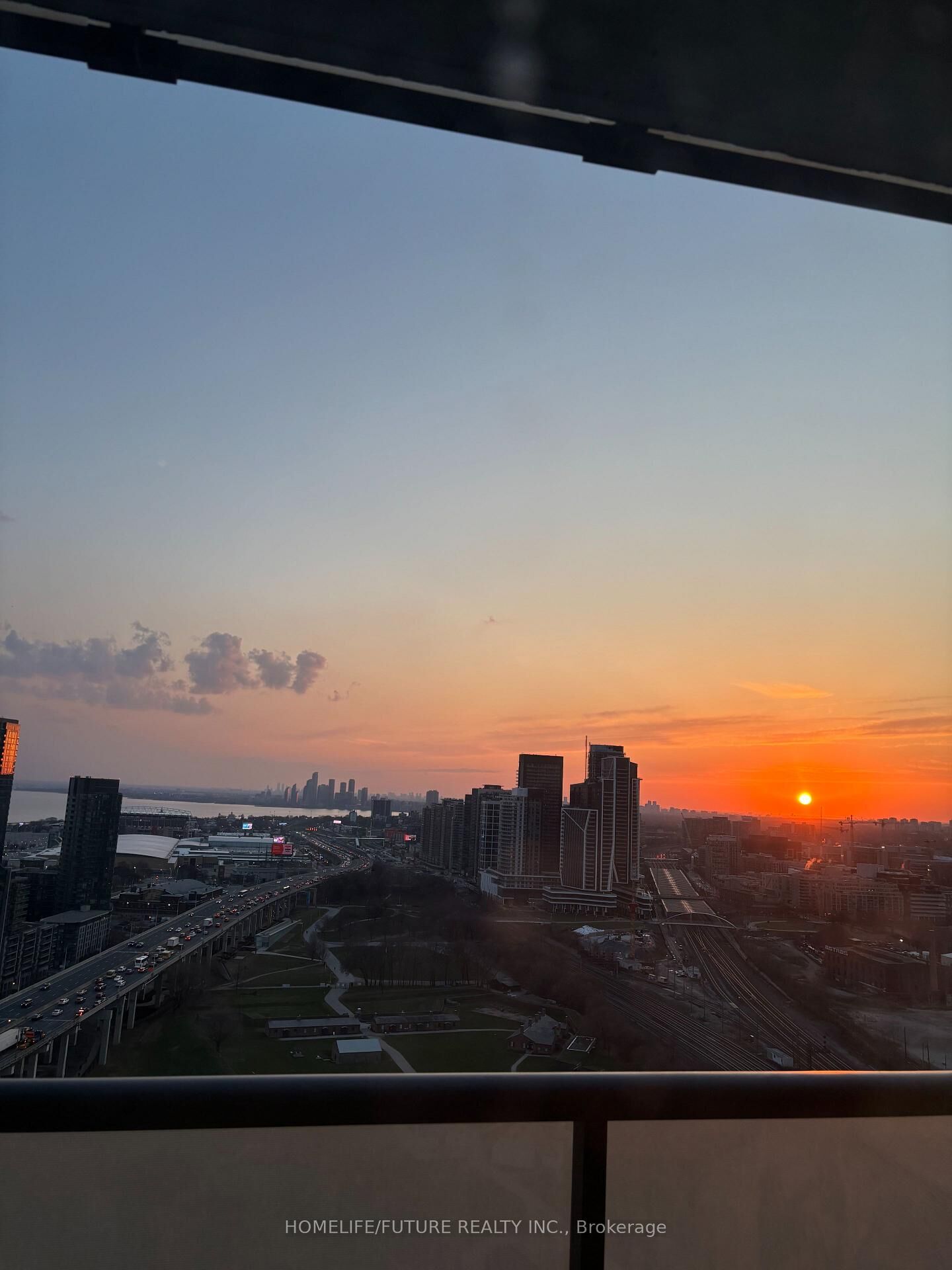 Property Photo: 170 Fort York Boulevard 2713 ON M5V 0E6