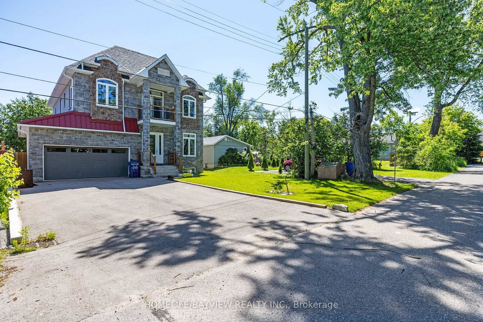 Property Photo:  