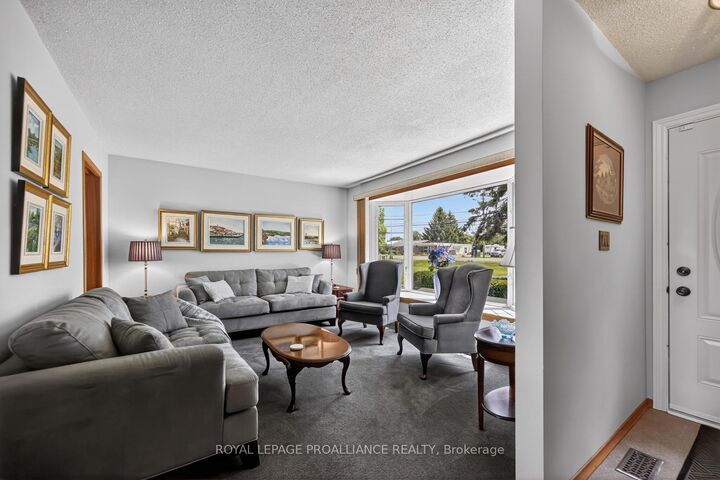 Property Photo:  733 Stewart Boulevard  ON K6V 5T4 