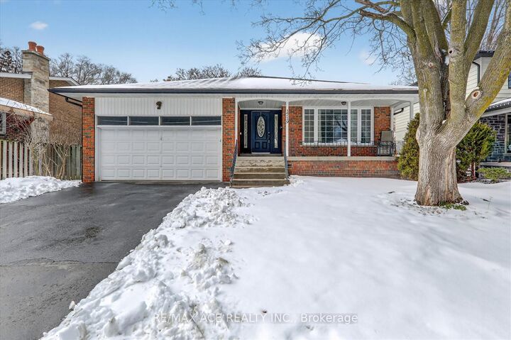 Property Photo: 1719 Valentine Gardens ON L5J 1H4