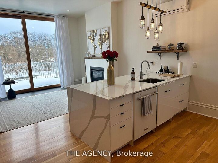 Photo de la propriété:  73 Grand River Street N  ON N3L 2M3 