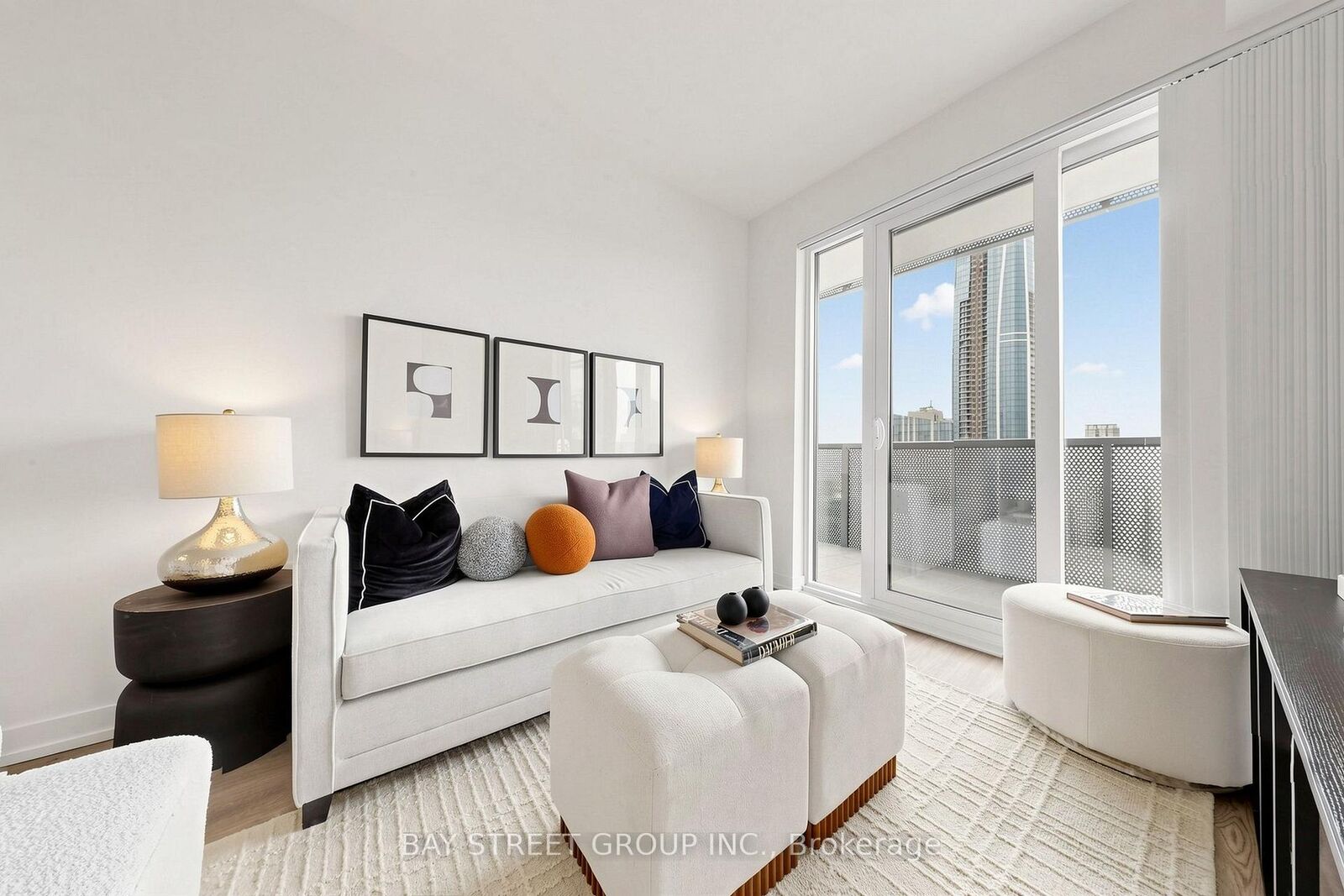 Property Photo: 55 Cooper Street 7112 ON M5E 0G1
