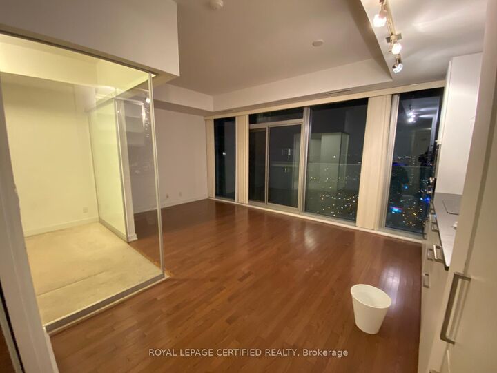 Property Photo: 14 York Street 4407 ON M5J 0B1