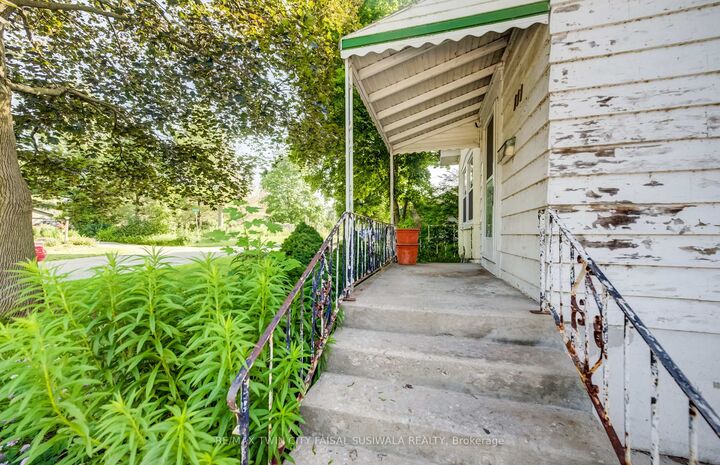 Property Photo:  111 Pinewood Avenue  ON N3H 2M3 