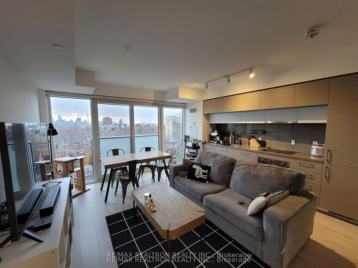 Property Photo:  99 Foxbar Road 1011  ON M4V 0B2 