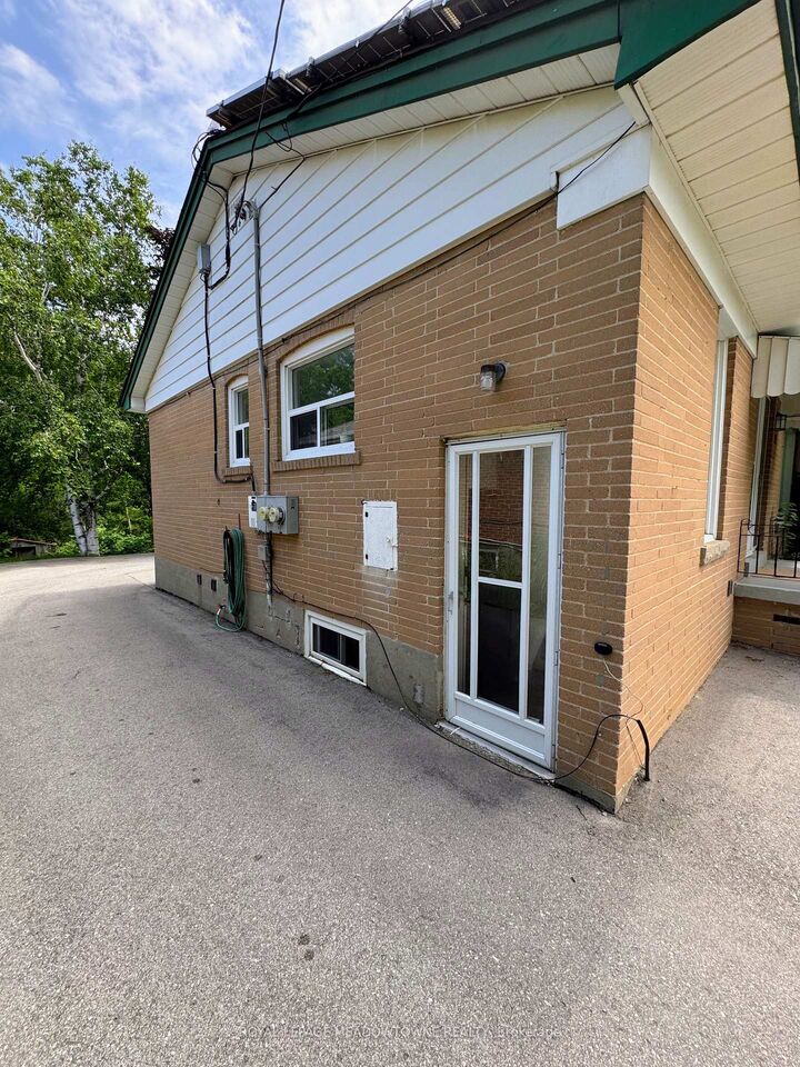 Property Photo: 54 Hewson Crescent Bsmt ON L7G 2N9