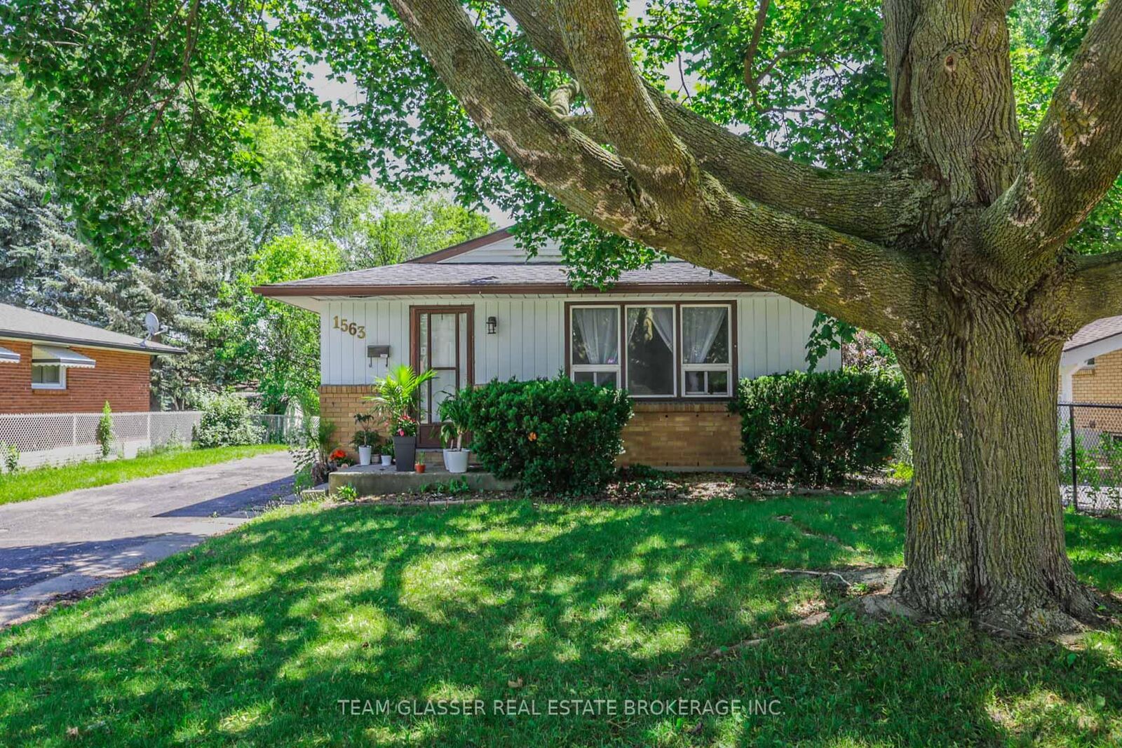 Property Photo: 1563 Dale Street ON N5V 1Y1