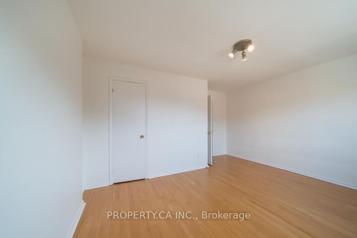 Property Photo: 281 Augusta Avenue 2-3 ON M5T 2L7
