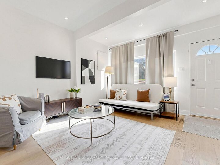 Property Photo: 275 Victoria Park Avenue ON M4E 3S6