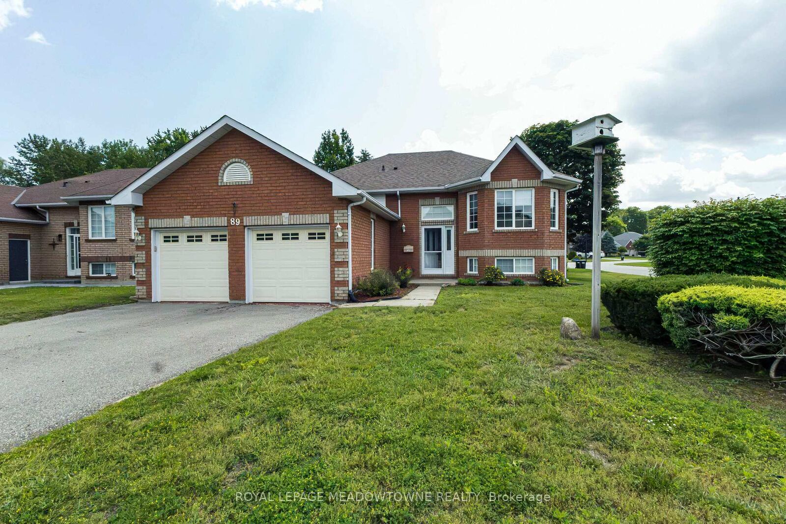 Property Photo: 89 Royal Beech Drive ON L9Z 1H5