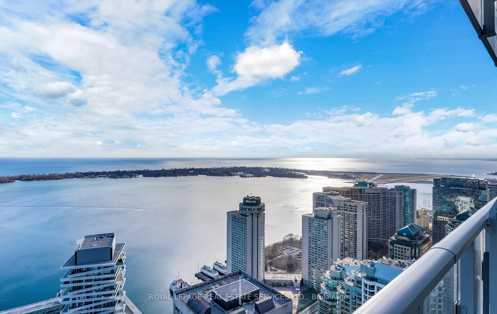 Property Photo: 28 Freeland Street 5301 ON M5E 0E3