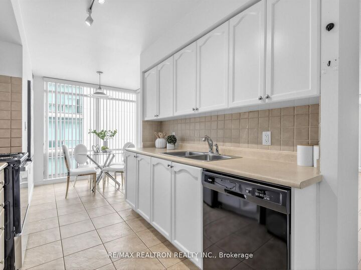 Property Photo: 3830 Bathurst Street 512 ON M3H 6C5