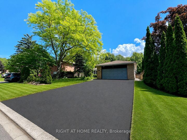 Property Photo: 941 Victoria Street ON L4R 1B7