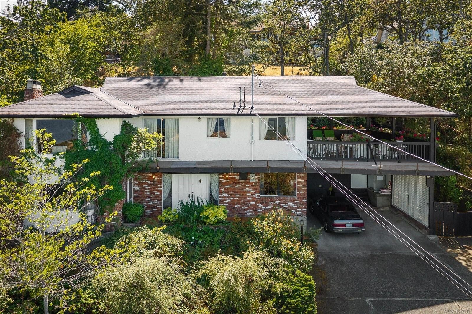 Property Photo: 3647 Overlook Dr BC V9T 1M5