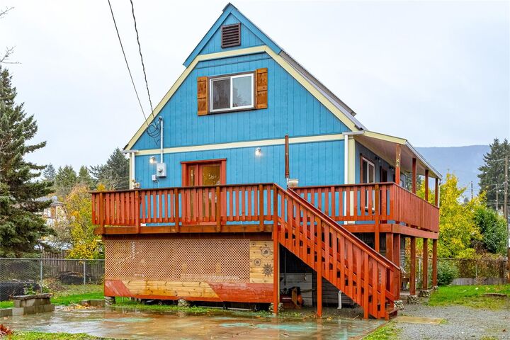 84 Lakeview Ave — photo 1