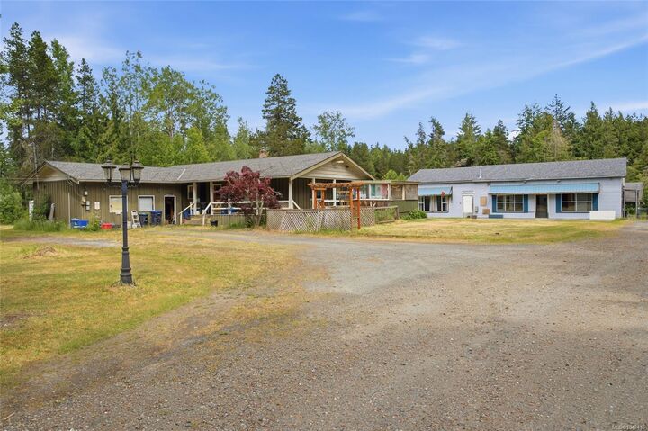 Property Photo: 1144 Bellevue Rd BC V9P 2C4