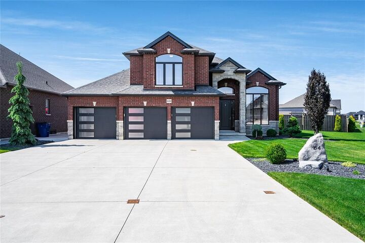 64 Valencia Drive — photo 1