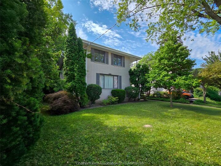 Property Photo: 454 King Street West ON N7M 1G5
