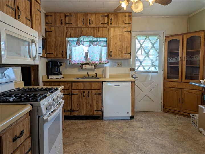 Property Photo:  214 Jennings Ave  PA 15683 